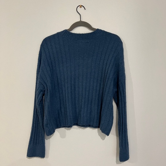 American Eagle cropped sweater - size M - Picture 2 of 3